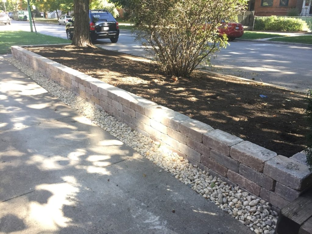 Parkway with custom curb